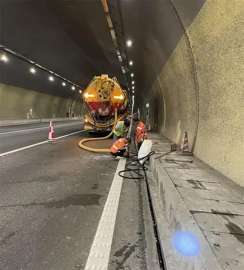 桐庐隧道排水渠清淤